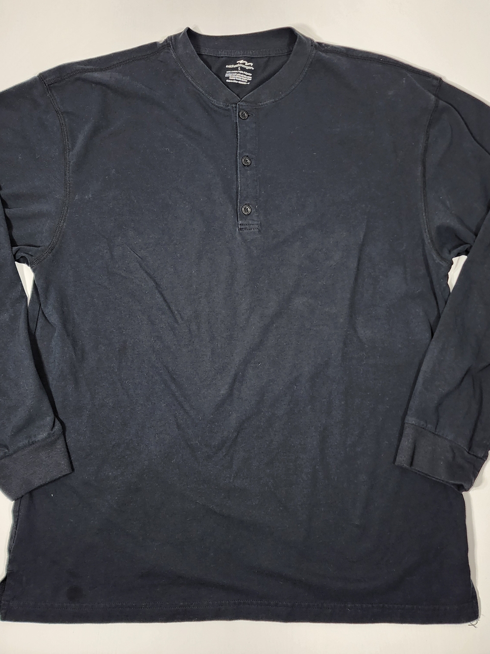 Men's Black Long-Sleeve Henley Shirt - Classic Three-Button